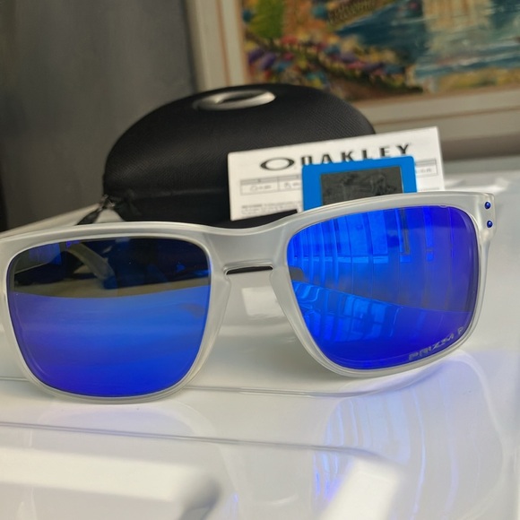 Holbrook Oakley (Low Bridge Fit) Lunar Year Collection Frosted frame. - Picture 6 of 9